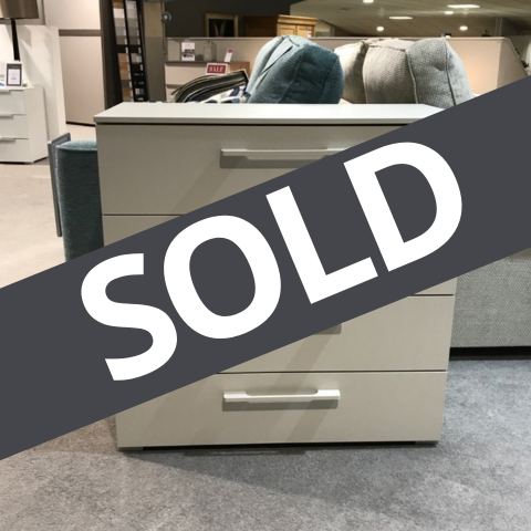 Aldona
4 Drawer Chest
Was £580 £299
Now £225
VISIT US
Aldona
4 Drawer Chest
Was £580 £299
Now £225
VISIT US