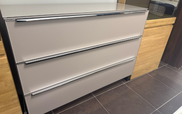 Alegro 2
3 Drawer Chest
Was £1,349 £825
Now £799
VISIT US
Alegro 2
3 Drawer Chest
Was £1,349 £825
Now £799
VISIT US