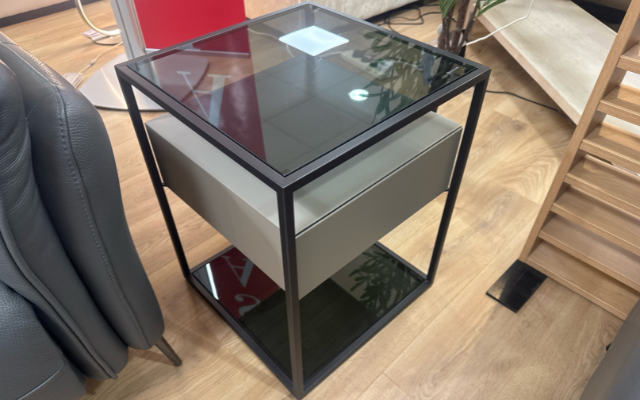 Tribeca
Lamp Table with 1 Drawer
Was £427 Now £299
VISIT US
Tribeca
Lamp Table with 1 Drawer
Was £427 Now £299
VISIT US