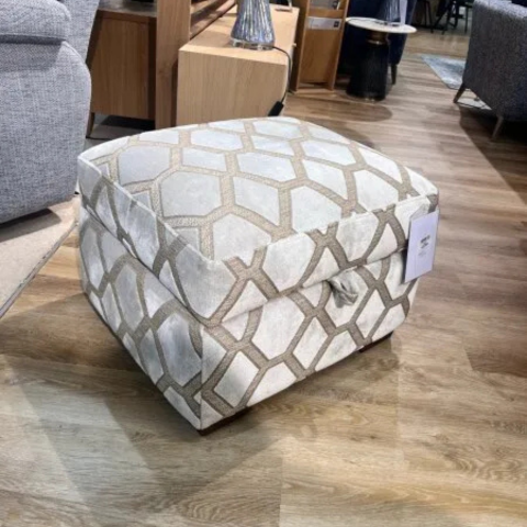 Harrington
Storage Footstool
Was £542 Now £349
VISIT US
Harrington
Storage Footstool
Was £542 Now £349
VISIT US