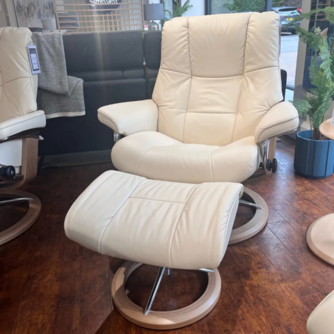 Stressless Mayfair
Large Chair & Stool
Was £2,697 Now £1,995
VISIT US
Stressless Mayfair
Large Chair & Stool
Was £2,697 Now £1,995
VISIT US