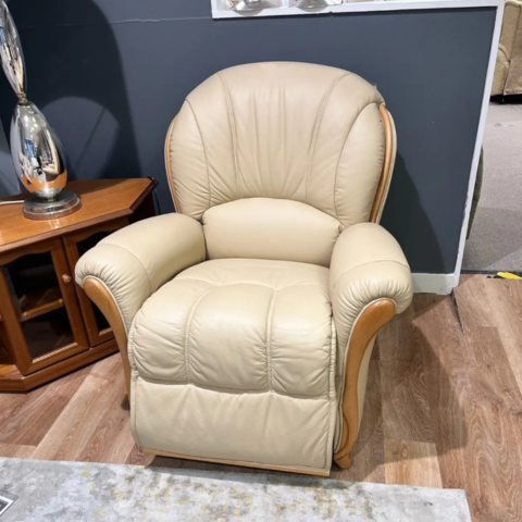 Hilton
Electric Recliner Chair
Was £1,798 Now £899
VISIT US
Hilton
Electric Recliner Chair
Was £1,798 Now £899
VISIT US
