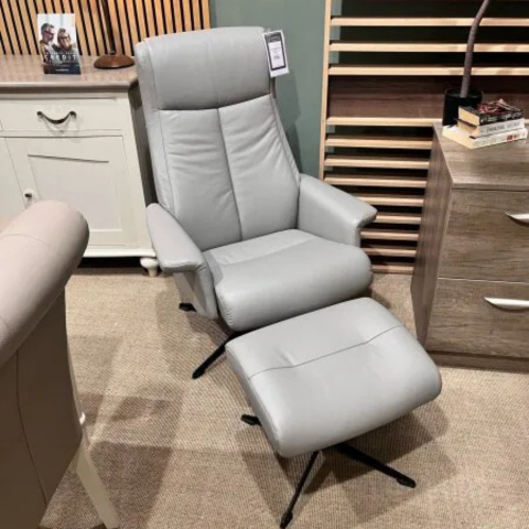 G Plan Ergoform
Luke Chair & Stool
Was £1,514 £749
Now £699
VISIT US
G Plan Ergoform
Luke Chair & Stool
Was £1,514 £749
Now £699
VISIT US
