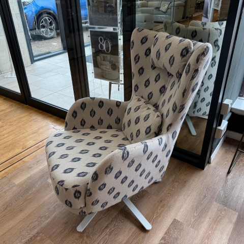 Kylian
Swivel Chair
Was £1,130 Now £689
VISIT US
Kylian
Swivel Chair
Was £1,130 Now £689
VISIT US