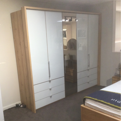 Wiemann
5 Door Wardrobe
Was £3,290 Now £2,499
VISIT US
Wiemann
5 Door Wardrobe
Was £3,290 Now £2,499
VISIT US
