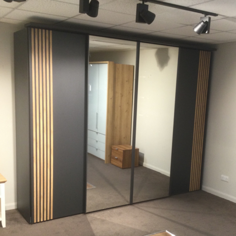 Wiemann
4 Door Wardrobe
Was £4,250 Now £2,599
VISIT US
Wiemann
4 Door Wardrobe
Was £4,250 Now £2,599
VISIT US