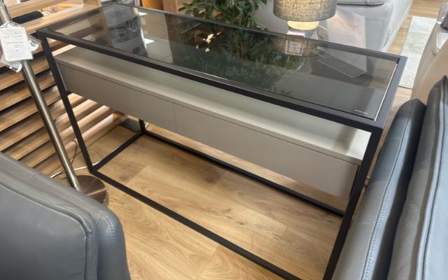 Tribeca
Console Table with 2 Drawers
Was £836 Now £595
VISIT US
Tribeca
Console Table with 2 Drawers
Was £836 Now £595
VISIT US