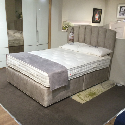 Hypnos
5ft Legacy III Divan Set
Was £3,992 Now £1,999
VISIT US
Hypnos
5ft Legacy III Divan Set
Was £3,992 Now £1,999
VISIT US