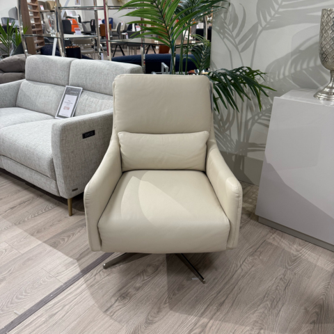 Editions
Gloria Swivel Chair
Was £1,386 Now £799
VISIT US
Editions
Gloria Swivel Chair
Was £1,386 Now £799
VISIT US