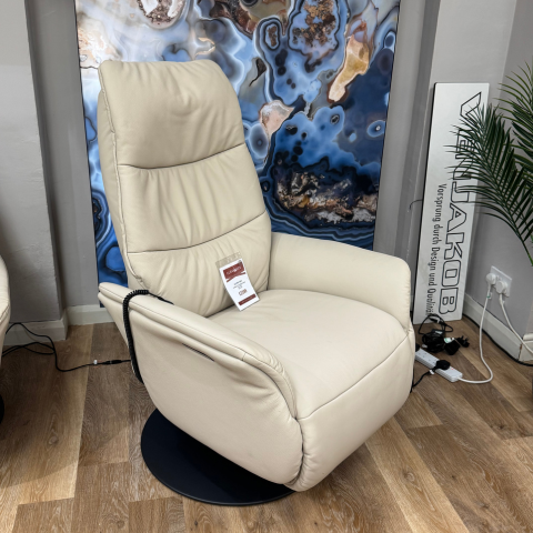 Azure 8951
Large Lift & Rise Chair
Was £3,897 Now £2,599
VISIT US
Azure 8951
Large Lift & Rise Chair
Was £3,897 Now £2,599
VISIT US