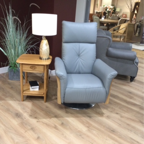 Ercol
Ginosa Recliner Leather Chair
Was £2,563 Now £1,499
VISIT US
Ercol
Ginosa Recliner Leather Chair
Was £2,563 Now £1,499
VISIT US