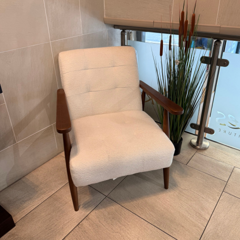 Angela
Buttoned Chair
Was £1,000 Now £649
VISIT US
Angela
Buttoned Chair
Was £1,000 Now £649
VISIT US