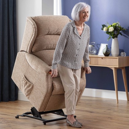 Celebrity Westbury Grande Riser Recliner Armchair Celebrity Westbury Grande Riser Recliner Armchair