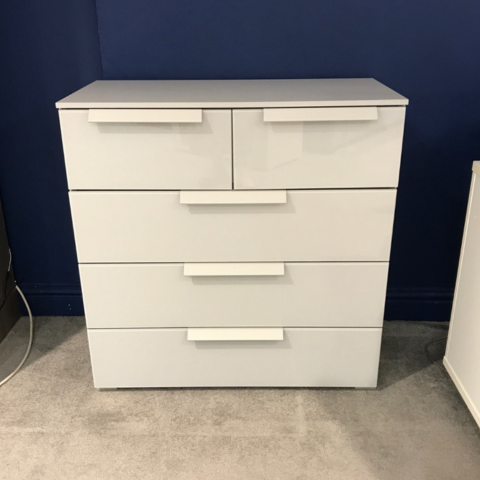 Aldona
5 Drawer Chest
Was £686 Now £299
VISIT US
Aldona
5 Drawer Chest
Was £686 Now £299
VISIT US