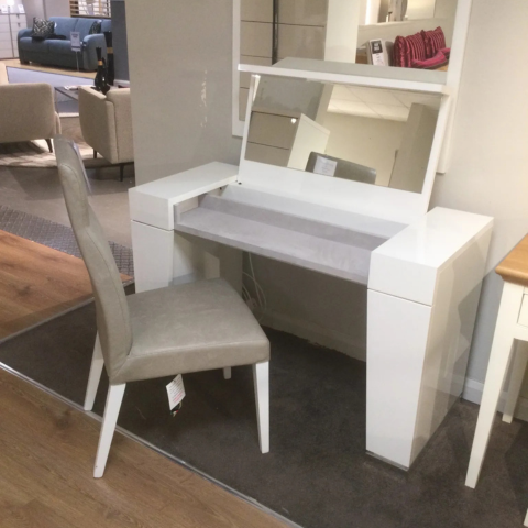 Alf Italia
Canova Vanity Unit & Chair
Was £1,914 Now £1,125
VISIT US
Alf Italia
Canova Vanity Unit & Chair
Was £1,914 Now £1,125
VISIT US