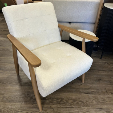 Westbridge
Angela Buttoned Chair
Was £953 Now £649
VISIT US
Westbridge
Angela Buttoned Chair
Was £953 Now £649
VISIT US